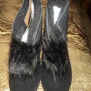 BearPaw Women's Black Fur-Trimmed boots size 9
